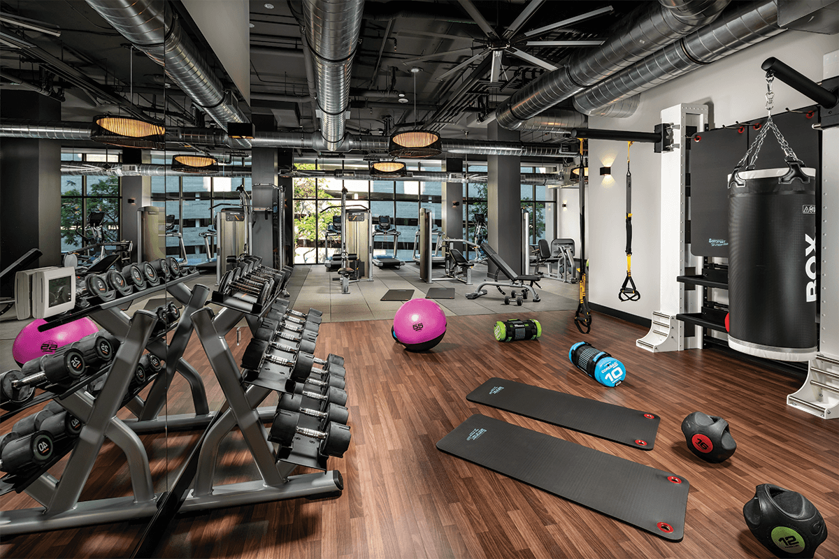 insidefitnesscenterpearlonwilshireapartmentsinkoreatownlos