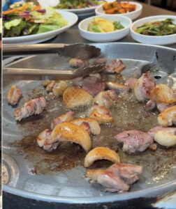 Dha Rae Oak Korean BBQ near The Pearl apartments in Koreatown, Los Angeles 