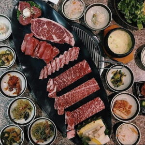 Ten-Raku Korean BBQ near The Pearl apartments in Koreatown, Los Angeles 